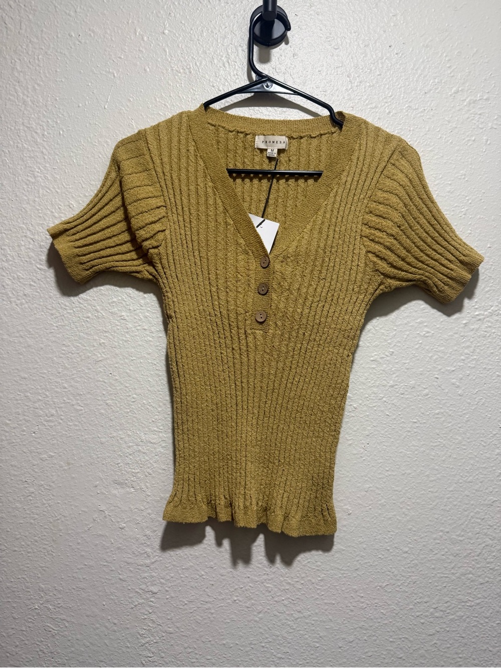 Promesa Mustard Ribbed V‑Neck Short Sleeve Top